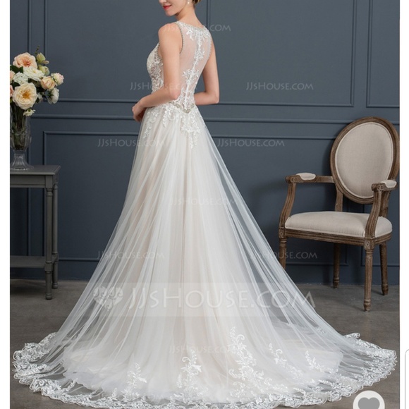 New, never worn wedding dress - Picture 4 of 5